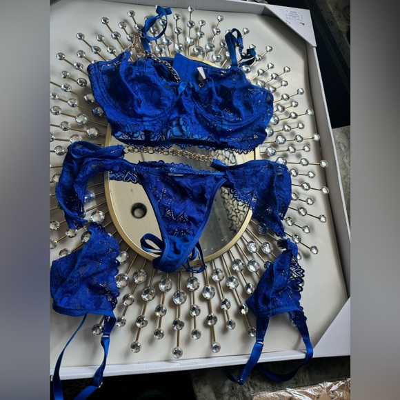 Royal blue with gold chain detail Floral Lace Underwire Garter Lingerie Set - Picture 6 of 7